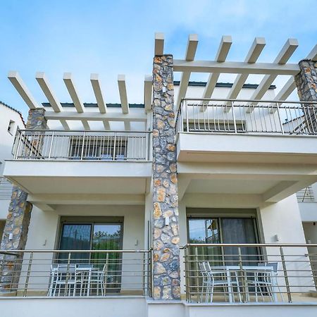 Athina Palace Luxurious Appartments Potos Dış mekan fotoğraf
