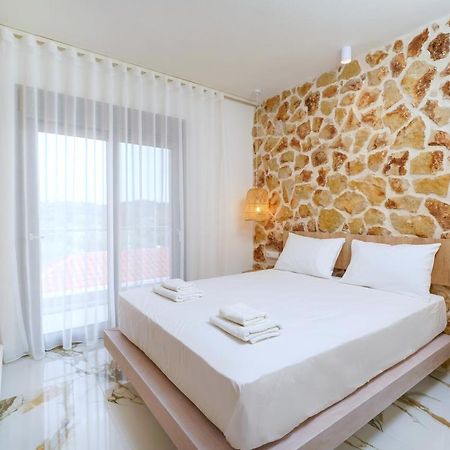 Athina Palace Luxurious Appartments Potos Dış mekan fotoğraf