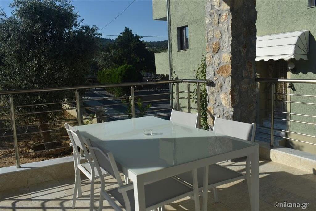 Athina Palace Luxurious Appartments Potos Dış mekan fotoğraf