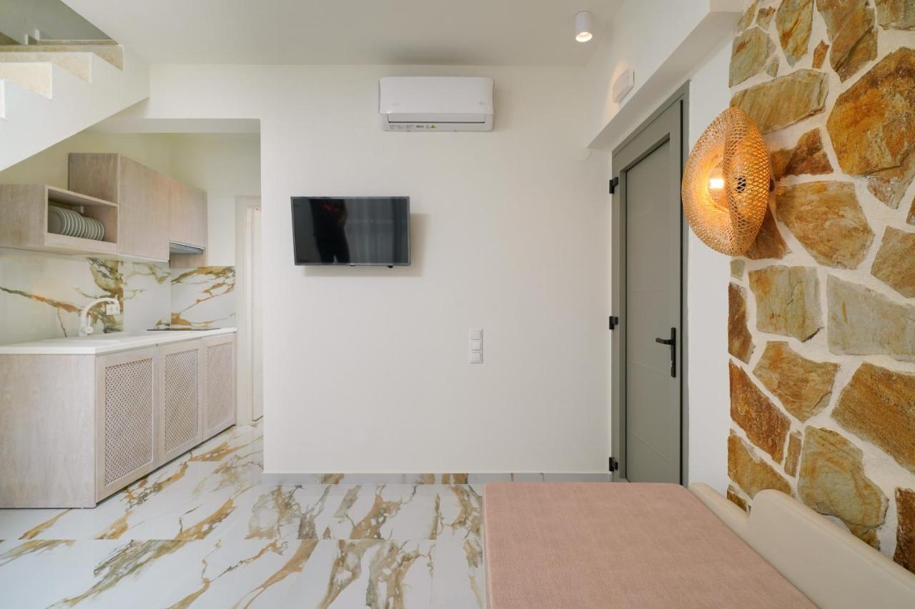 Athina Palace Luxurious Appartments Potos Dış mekan fotoğraf