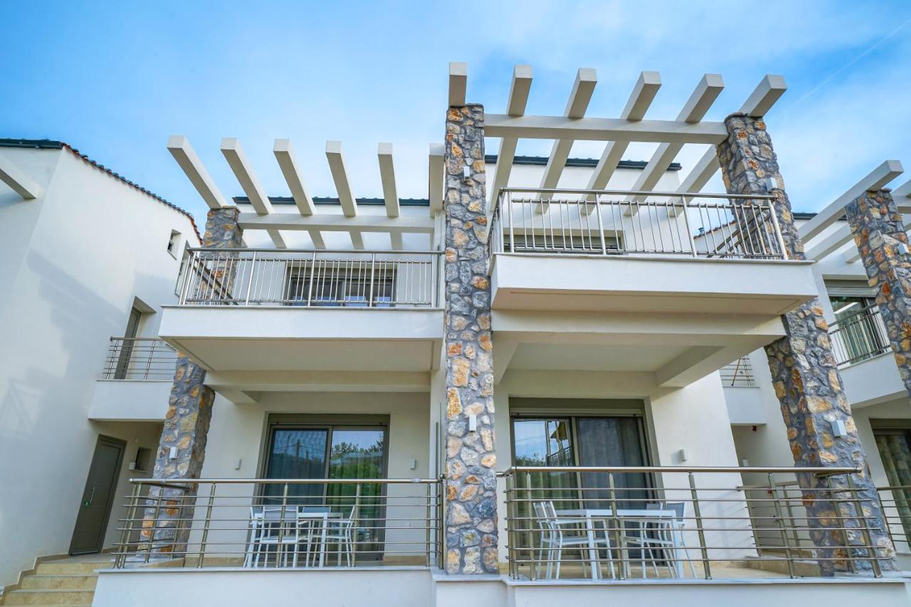 Athina Palace Luxurious Appartments Potos Dış mekan fotoğraf
