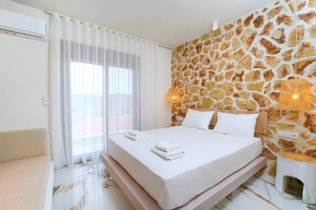 Athina Palace Luxurious Appartments Potos Dış mekan fotoğraf
