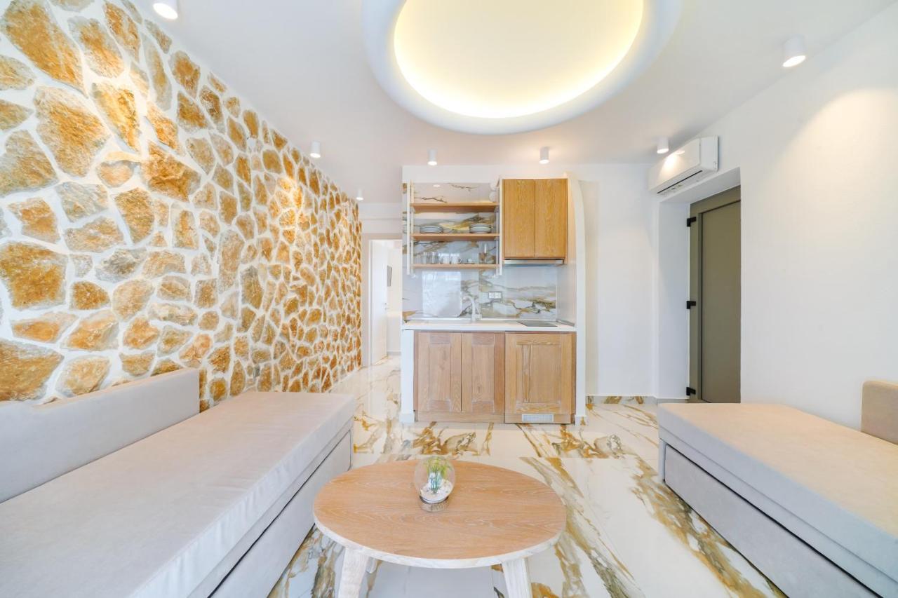 Athina Palace Luxurious Appartments Potos Dış mekan fotoğraf