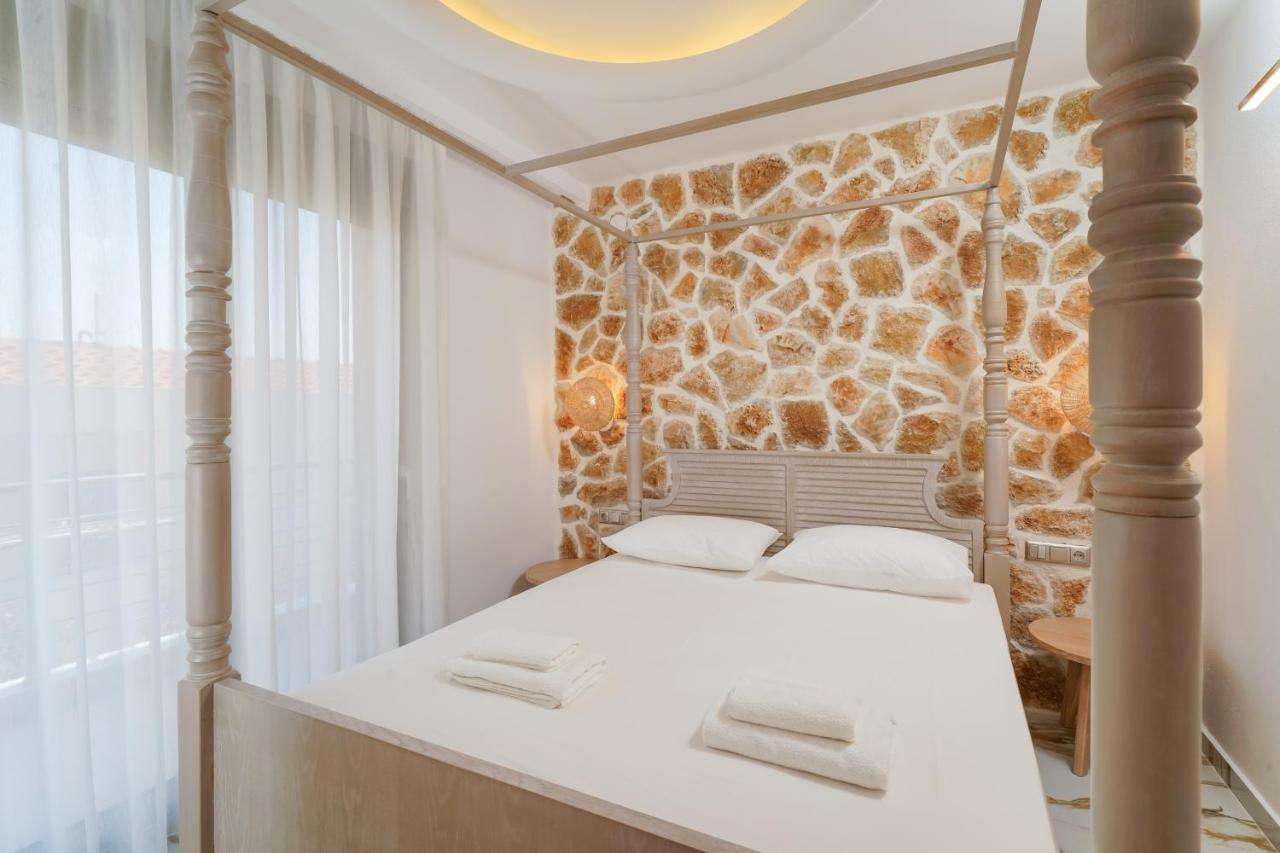 Athina Palace Luxurious Appartments Potos Dış mekan fotoğraf