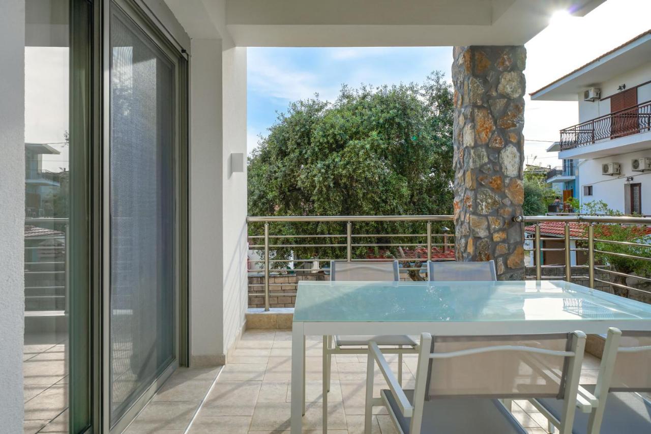 Athina Palace Luxurious Appartments Potos Dış mekan fotoğraf